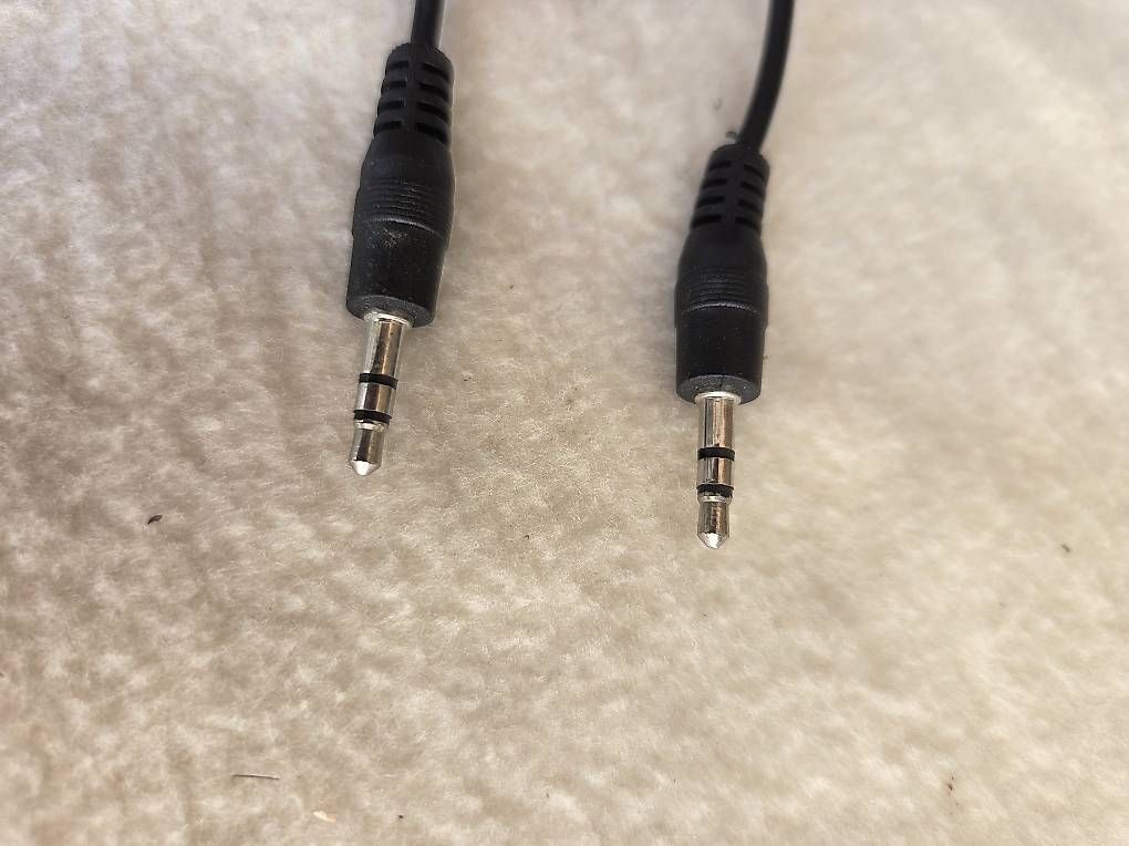 Kabel: Câble audio stéréo  – Gebraucht aus Cudrefin von SimSone1 1