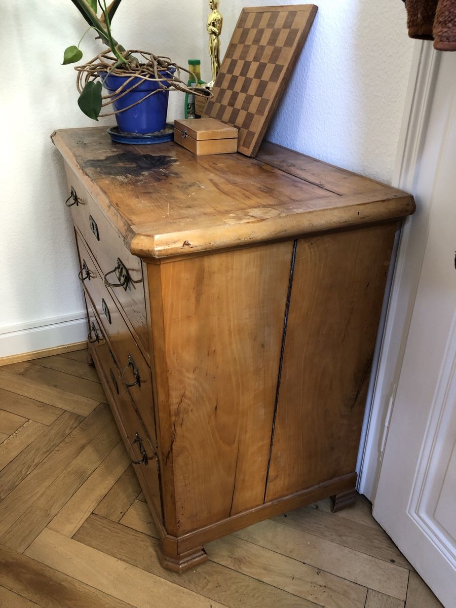 Coffres: Alte Kommode aus holz – D'occasion à Basel par MNDL 1