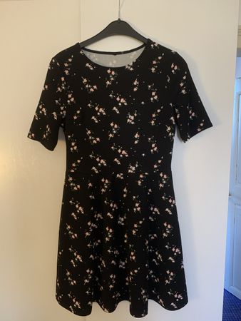 Blumenkleid schwarz rosa grün Kurzarm Gr. S tailliert frühli