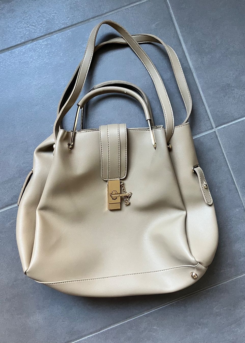 Taschen für Damen: YOKI Elegant/Chic Beige Hand-Shoulder Bag, Gold Hardware – Gebraucht aus Zofingen von lis_7xzz 5