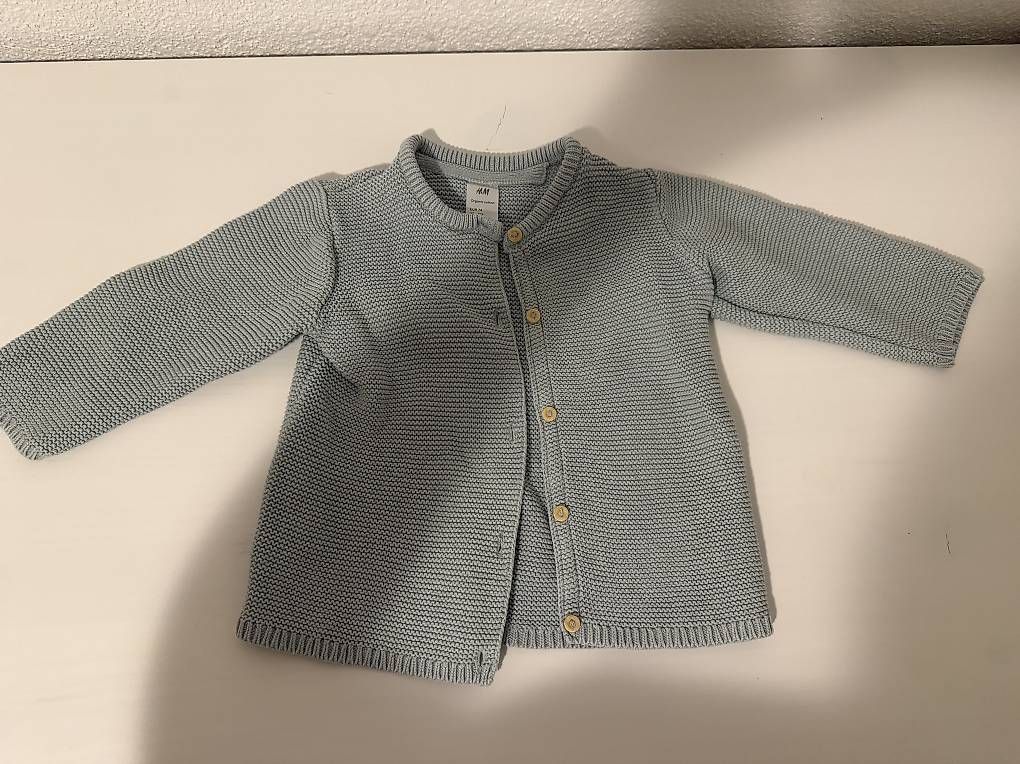 Giacche & Cappotti: H&M Baby Strickjacke – Usato da Rothrist venduto da G.F.1997