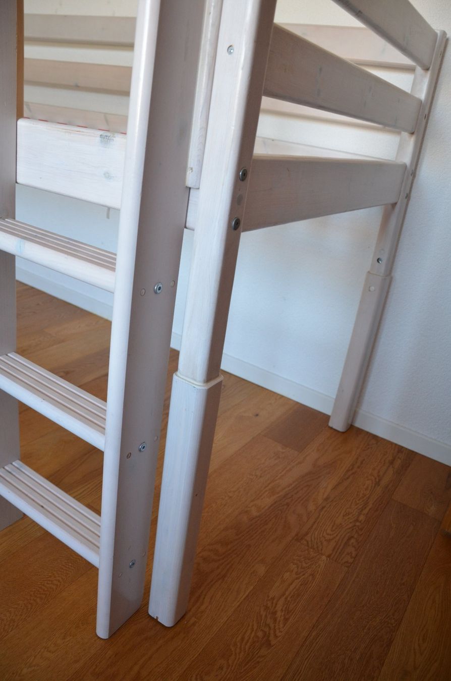 Flexa Lits: Flexa-Halbhochbett mit Leiter und Vorhang – D'occasion à Islikon par pfigu 5