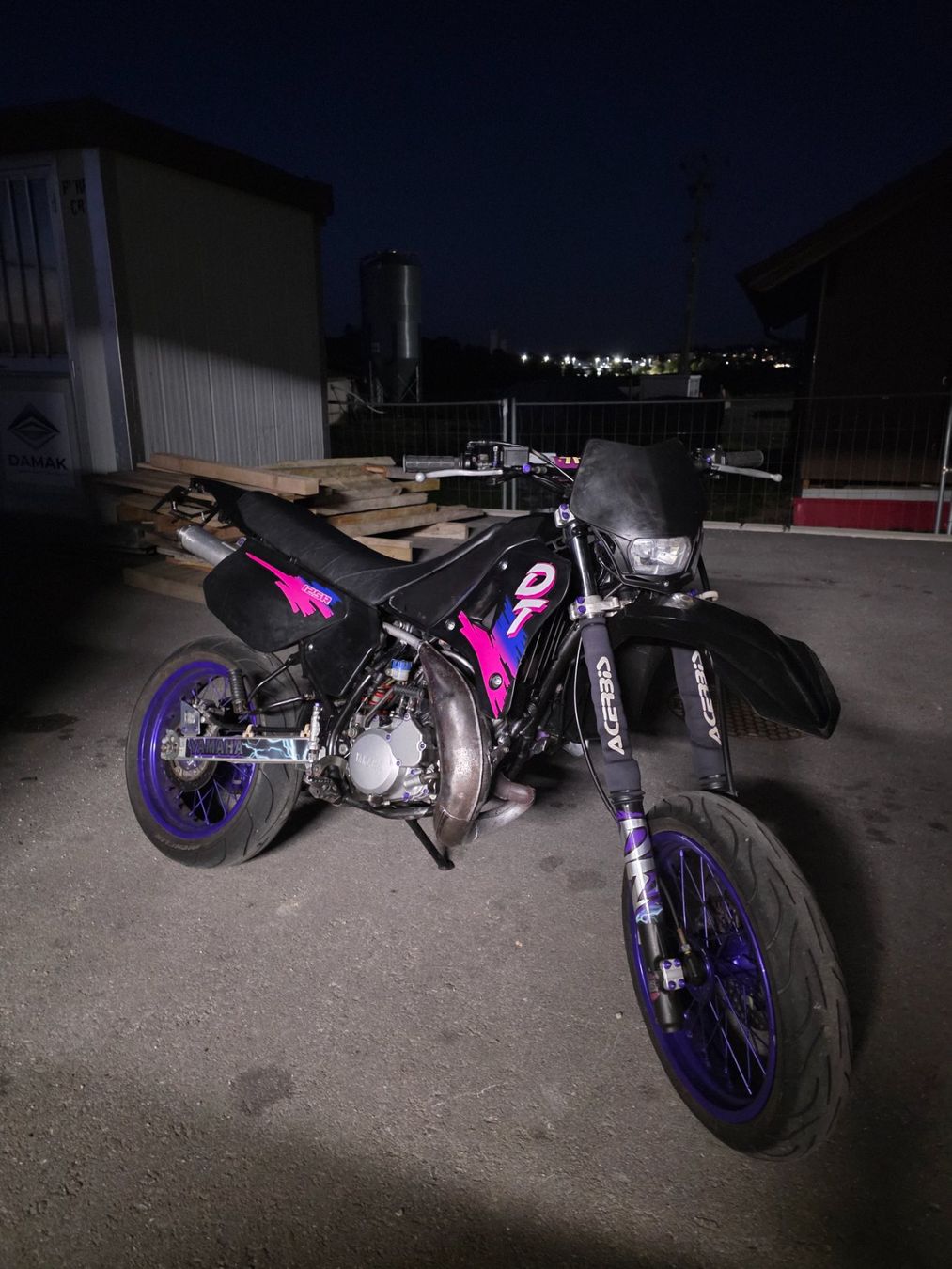 Strada: Yamaha DT125R – Usato da Gurmels venduto da CedricTschannen