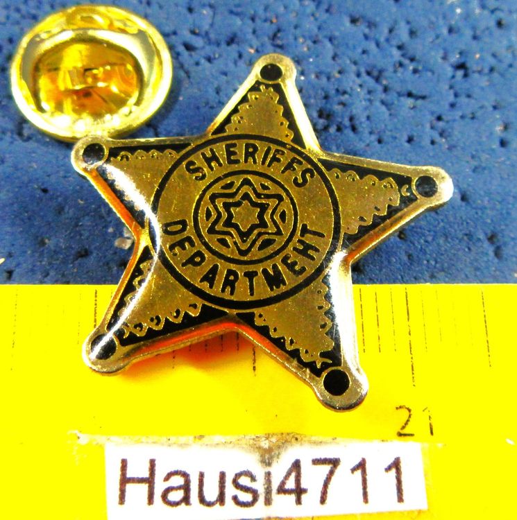 SHERIFF DEPARTMENT PIN GOLDIG (Gebraucht) in Ettingen für CHF 0.95 ...