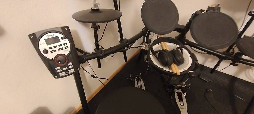 Roland Musikinstrumente: E-Drums Roland – Gebraucht aus Egg b. Zürich von el_gato_77 1