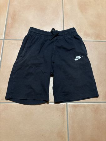 Shorts Nike noir taille M enfant bon état