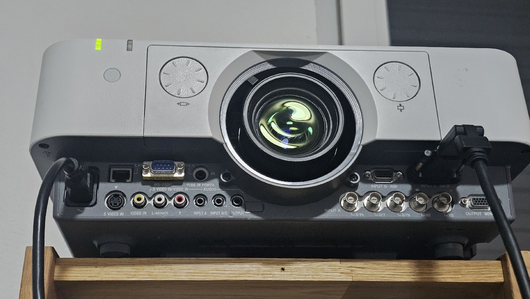 Sony Proiettori: Beamer Sony VPL-FX35 – Usato da Aproz (Nendaz) venduto da Svet_f 3