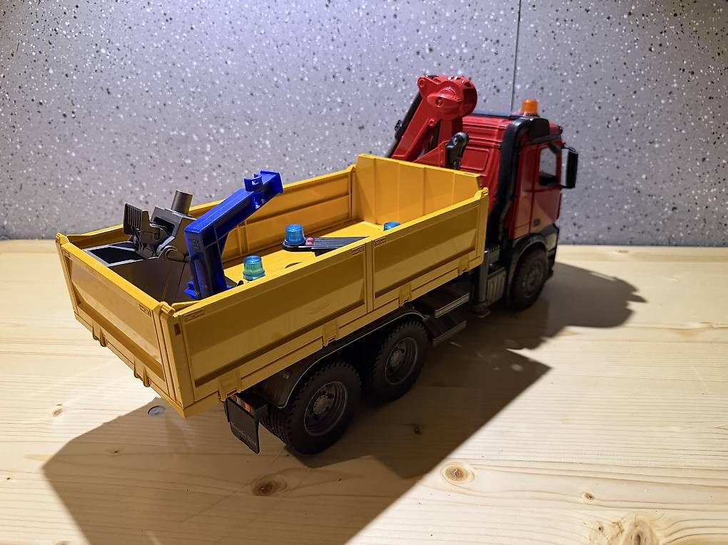 Jouets: BRUDER - LKW Kipper mit Kran – D'occasion à Seewen (SZ) par manuelit0 2
