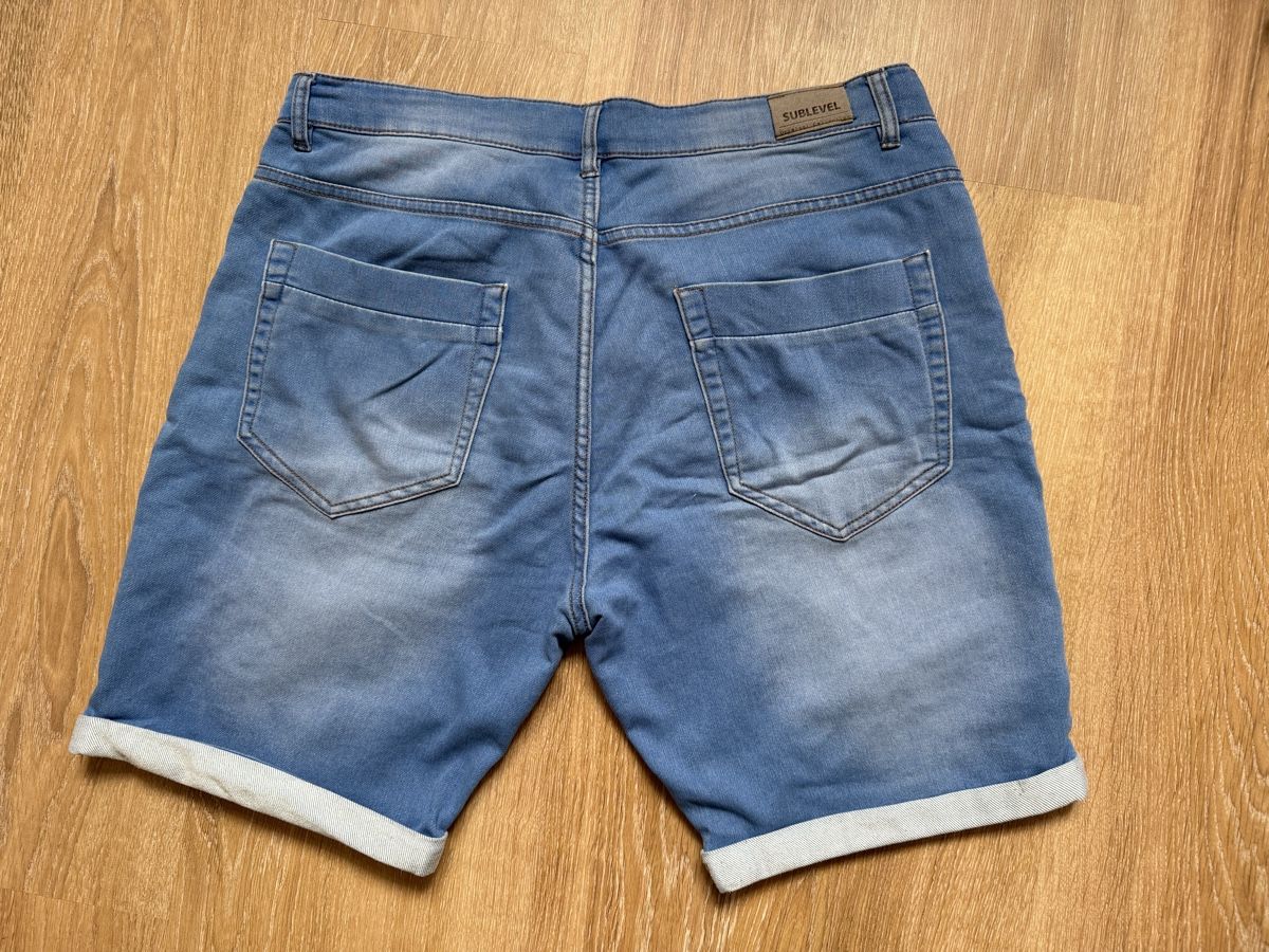 Pantaloni: Short jean bleu clair ceinture Sublevel, t.34 – Usato da Tavannes venduto da Thriftshop 1