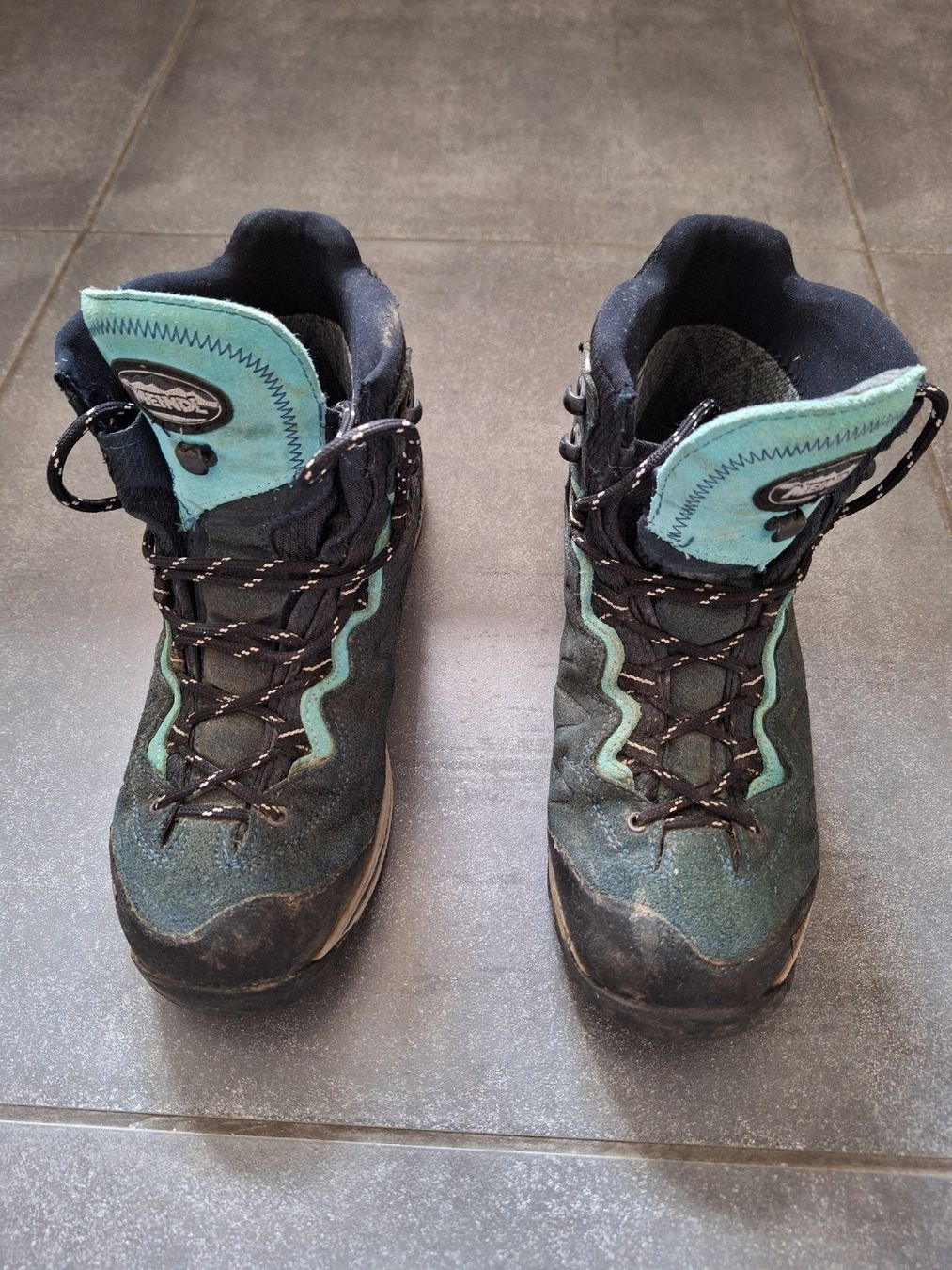 Meindl Scarpe da uomo: Meindl Wanderschuhe in Originalkarton, Gr 39 – Usato da St.Gallen venduto da dajo0809