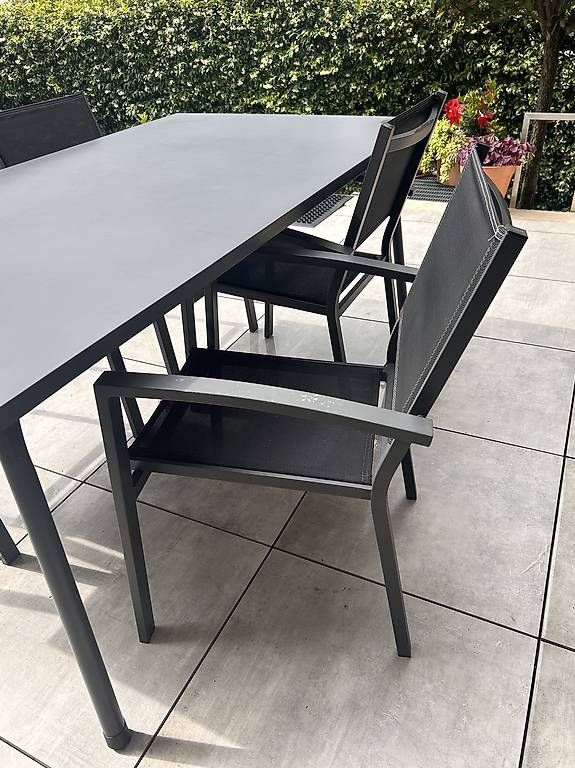 Set di tavolo e panche: Tavolo da giardino e 4 sedie – Usato da Bellinzona venduto da Granata235 1
