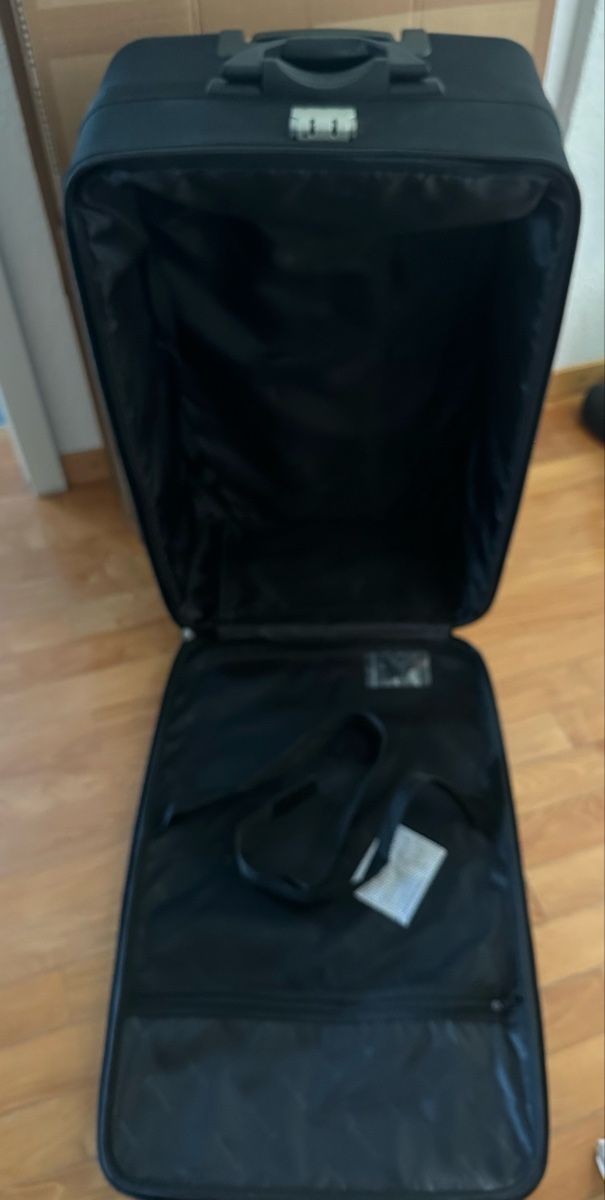 Valigie: Travel Suitcase Black Hard-Shell Used Condition – Usato da Büren an der Aare venduto da bradlee512 1