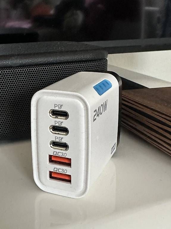 Unità & Adattatore: 240W USB-C-Ladegerät, schnelles Laden – Usato da Luzern venduto da claiudiu 3