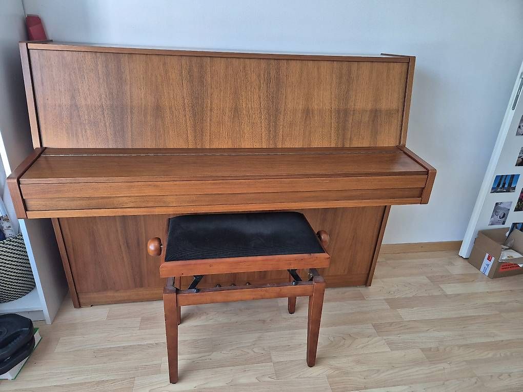 Strumenti musicali: Solton W. Germany Klavier – Usato da Schaffhausen venduto da RK205