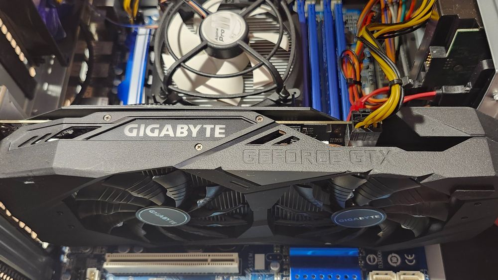PCs: Intel i5 4-C, 16GB Ram, GTX1650, 250GB SSD, 640GB HDD, WiFi – Gebraucht aus Brig von Mike69 4