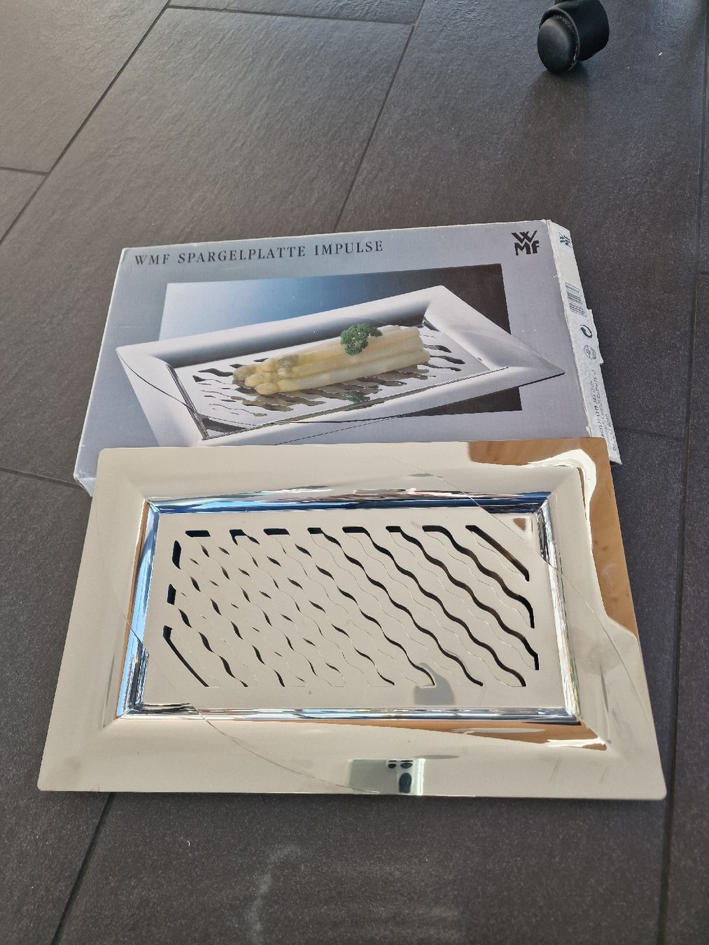 WMF Piatti di portata: WMF Spargelplatte Impulse Edelstahl Servierplatte – Nuovo e nell'imballaggio originale da Nuglar venduto da Tassy0