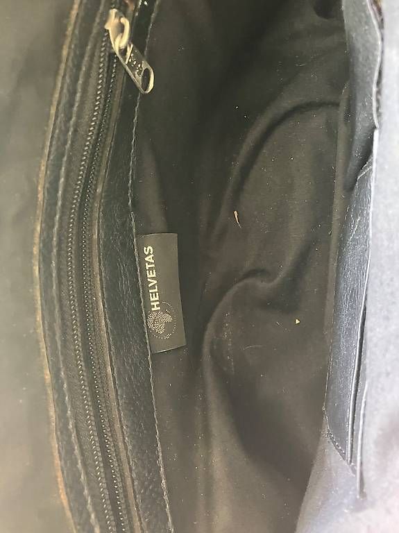 Borse: Ledertasche schwarz, Marke Helvetas – Usato da Biel-Bienne venduto da Franz.Anderegg 3