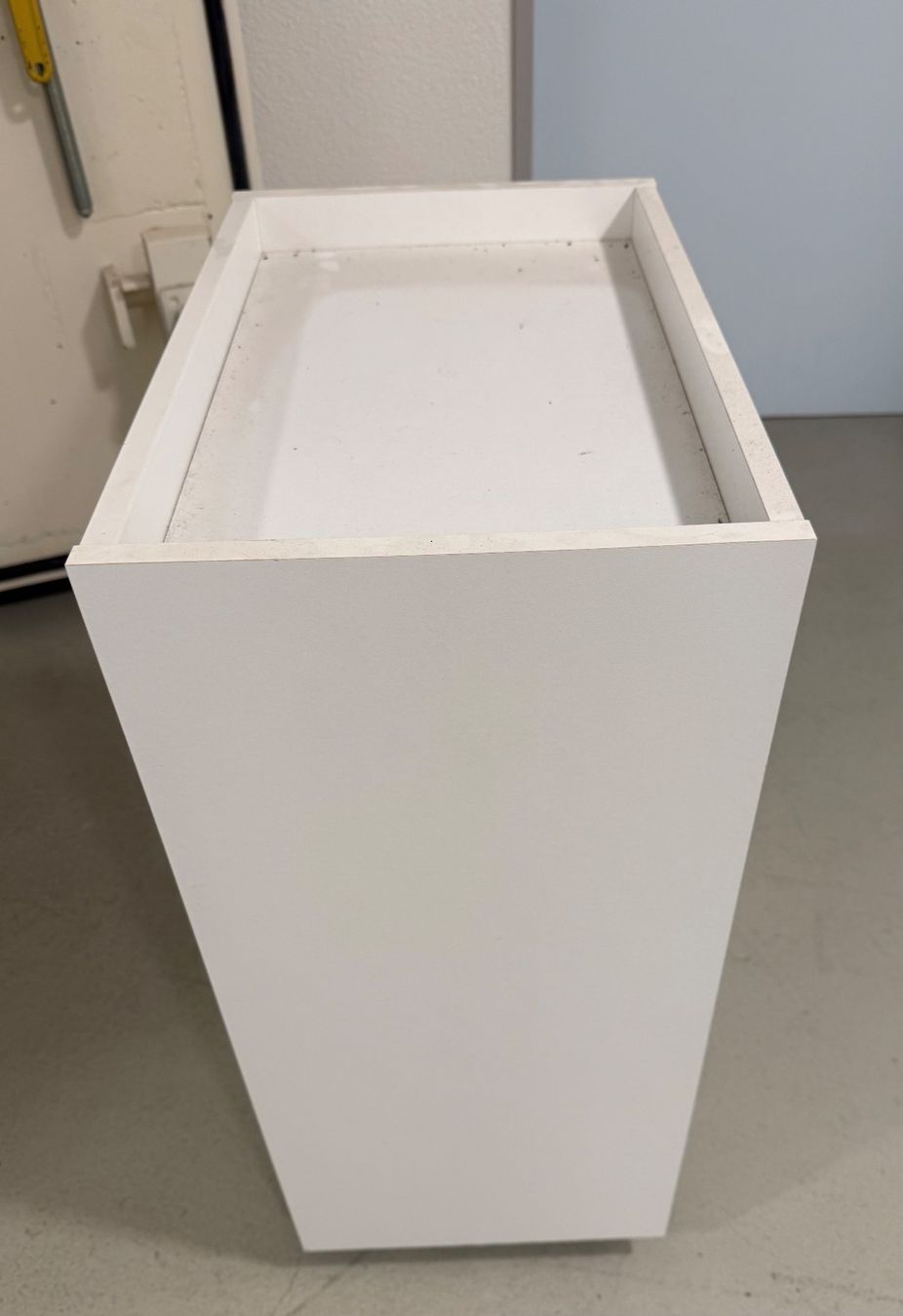 Cassettiere: Kleinmöbel Kästli weiss auf Rollen – Usato da Herisau venduto da Zyrtaka 4