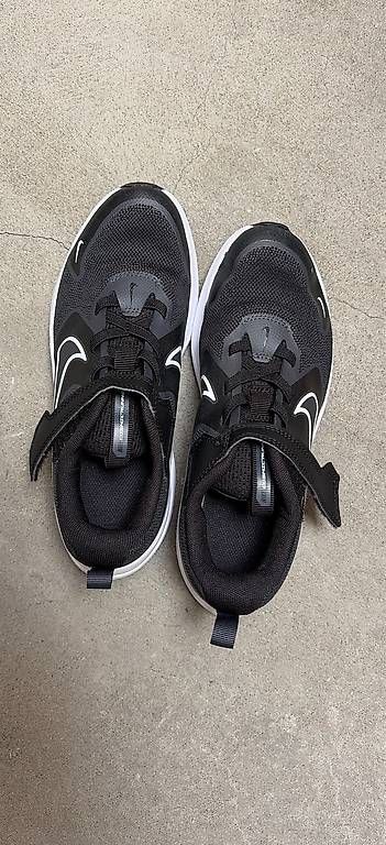 Scarpe per ragazzi: Nike Cosmic Runner Kinder Sneaker Gr. 35 – Usato da Zürich venduto da vio_vv97