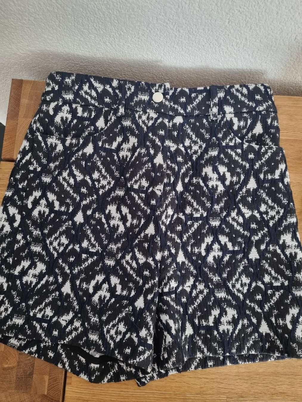 Kookai Pantaloni: short kookai – Nuovo (secondo la descrizione) da Pont de la morge venduto da tatianar96