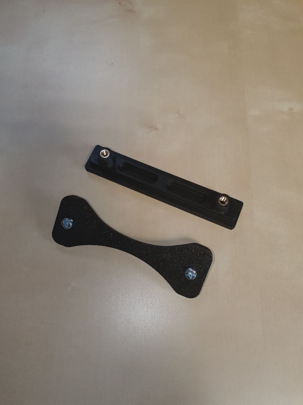 BMW Alle Autoersatzteile: BMW MTechnic Kühlergrill Emblem E30  E28  E34 – Neu und originalverpackt aus Escholzmatt von Mpowerone 2