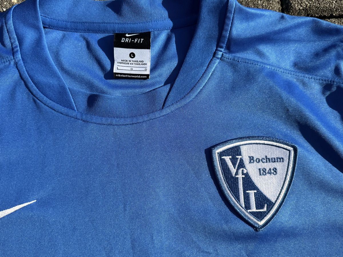 Nike Maillots de corps & Pantalons: VfL Bochum – D'occasion à St. Niklausen OW par roc2554 1