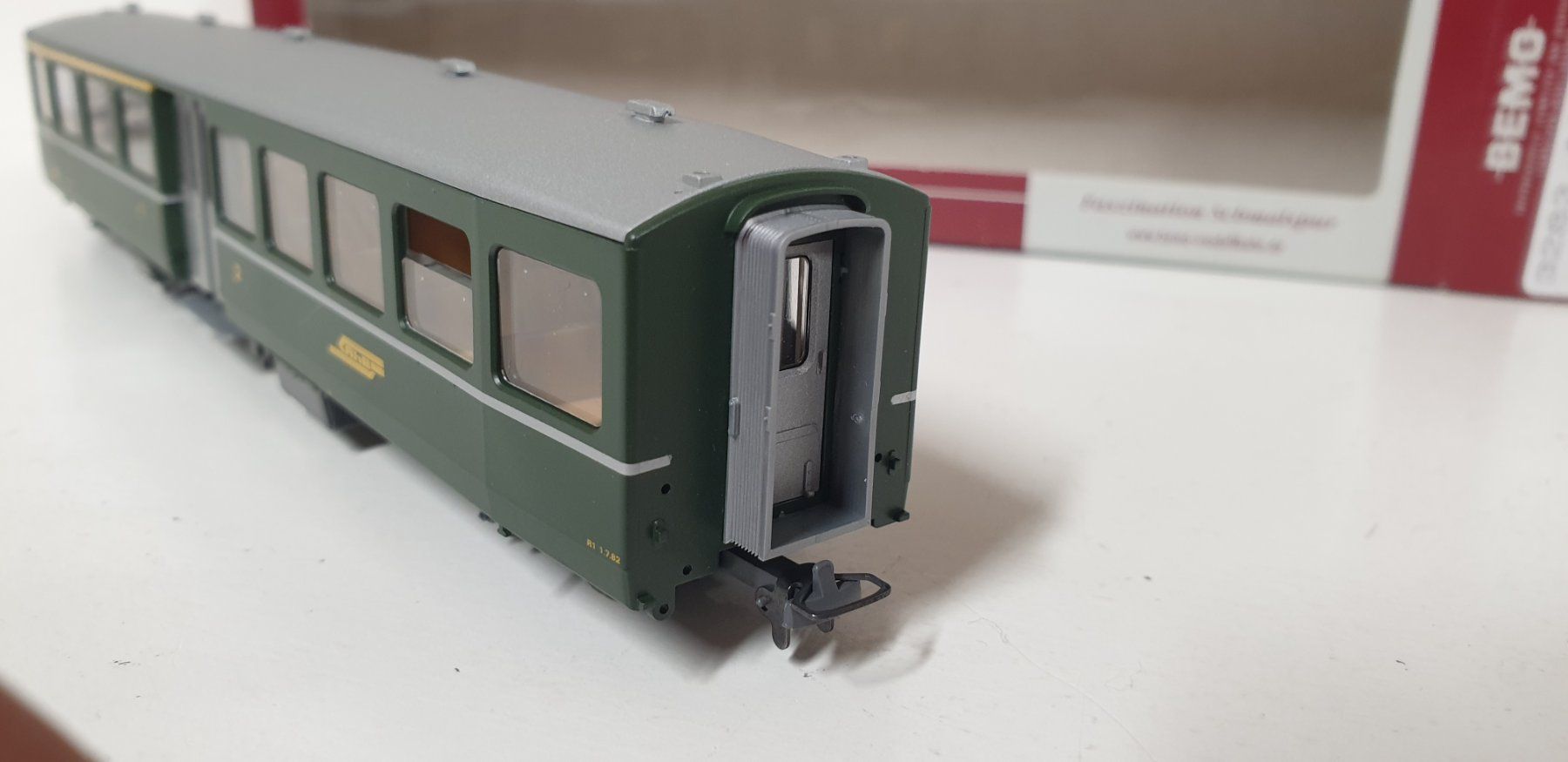 Bemo Modellini di ferrovie: Bemo RhB Mitteleinsiegswagen  3283 115 – Nuovo (secondo la descrizione) da Geroldswil venduto da TopTrain54 5