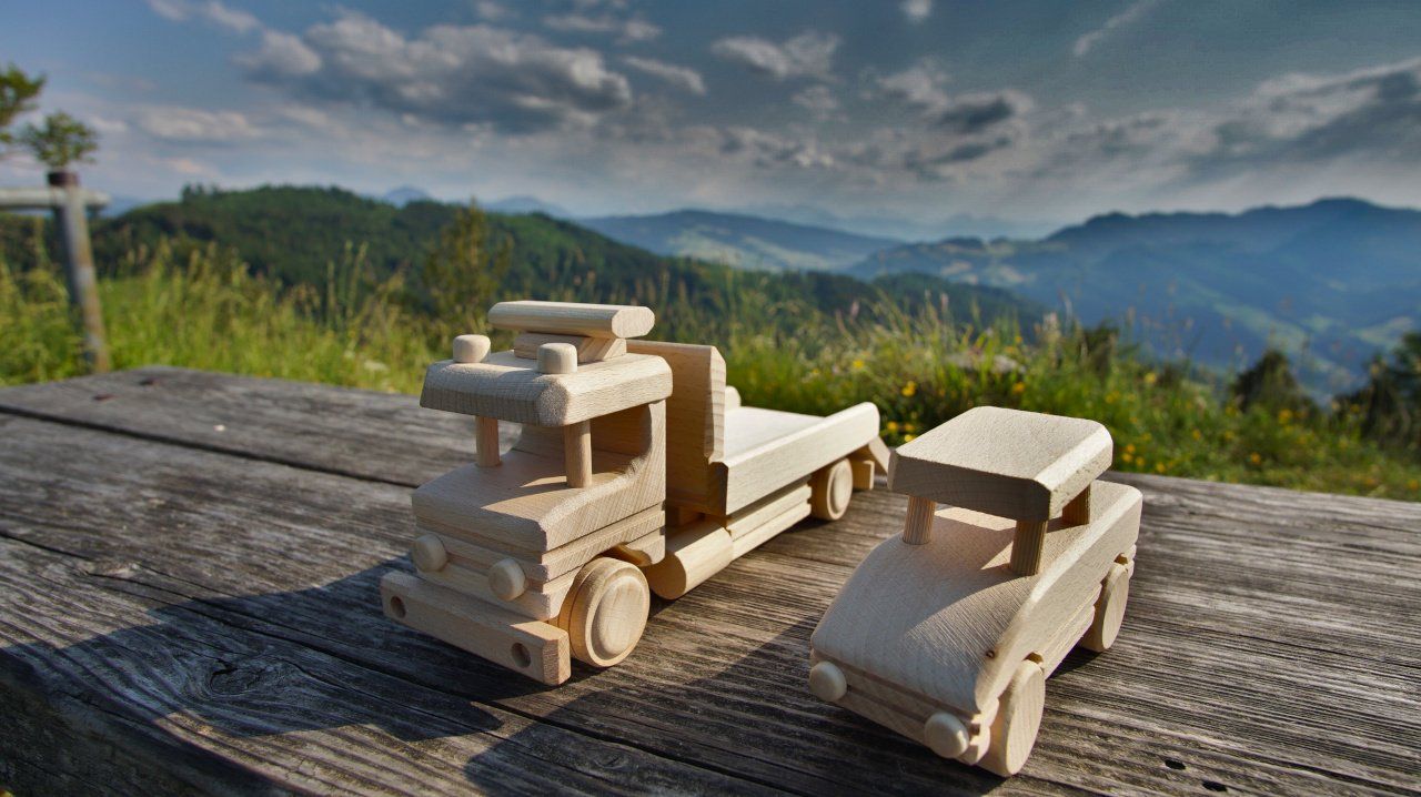 Spielzeuge: Autotransporter aus Holz - Neu Spielzeug – Neu (gemäss Beschreibung) aus Abtwil SG von k0n_xp9v 1