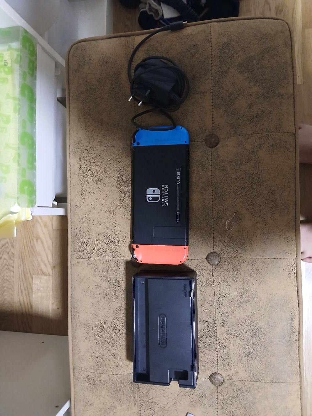Nintendo Consoles: Nintendo Switch Console with Dock and Power Adapter Used – D'occasion à St Gallen par Buybuybuybye 5