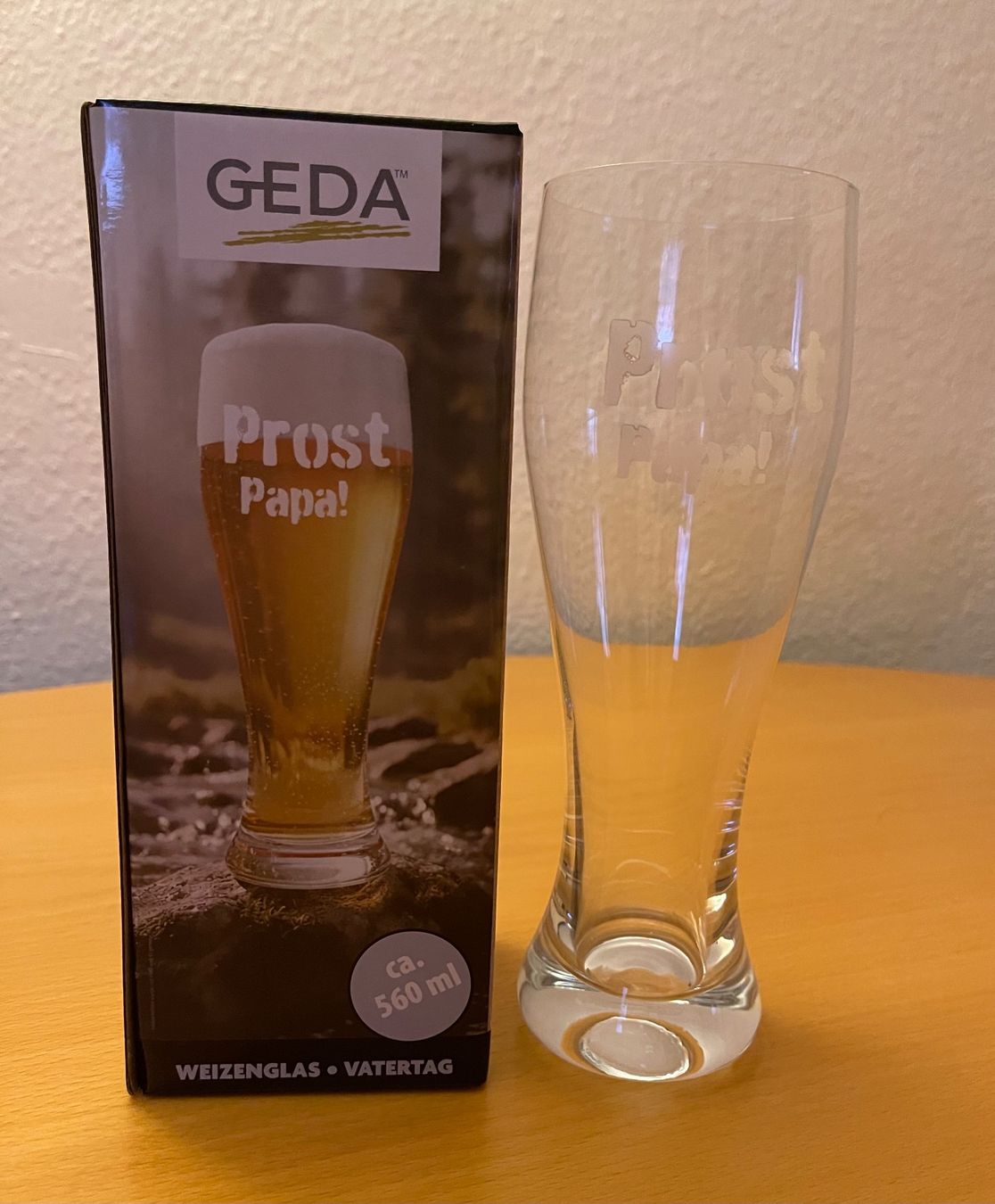 Gläser: Weizenbierglas Prost Papa 560ml 21cm – Neu und originalverpackt aus Basel von Seifehuesli