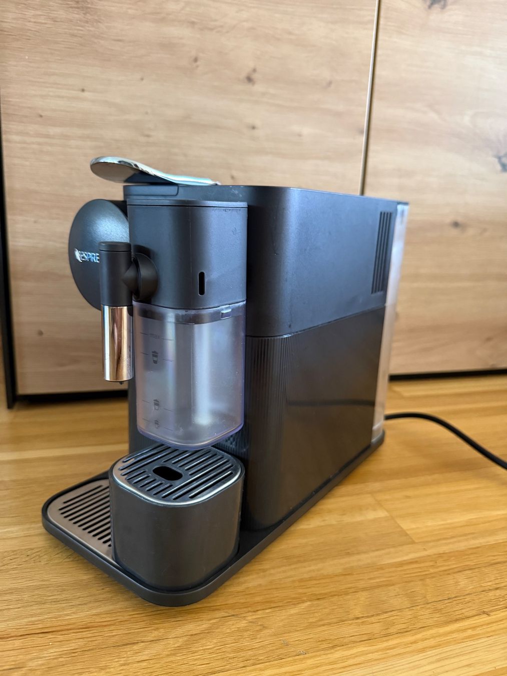 Nespresso Macchine per caffè & Macchine per espresso: Nespresso Latissima One – Usato da Luzern venduto da Ohana18 1