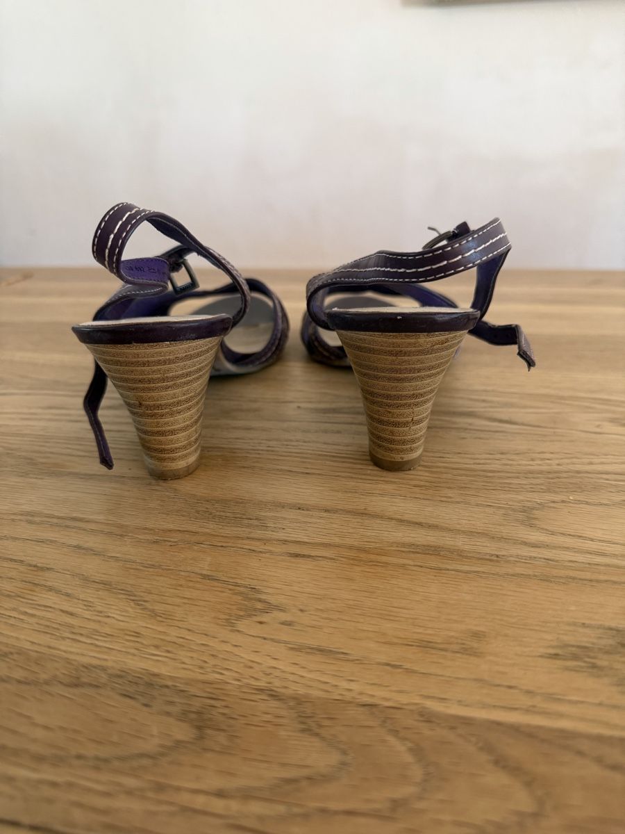 Chaussures femmes: ARIANE Damen Sandalette lila Gr 41 – D'occasion à Bonstetten par norisknofun123 2