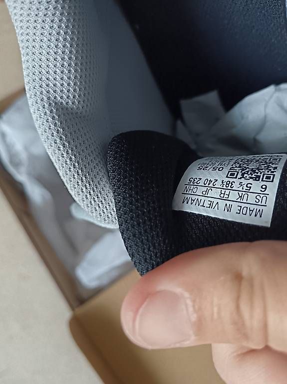 Herrenschuhe: Adidas Megaride Sneakers / size 38 2/3 – Gebraucht aus Glattbrugg von cam_wsk9 2