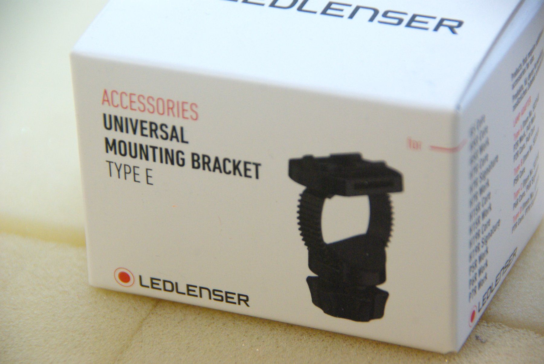 Ledlenser Lampade: Led Lenser Universalbefestiegung hür H5 Core – Nuovo e nell'imballaggio originale da Herisau venduto da Cevianer1844 1