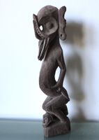 Zoomorphe Hampatong Wächterstatue aus Eisenholz Borneo