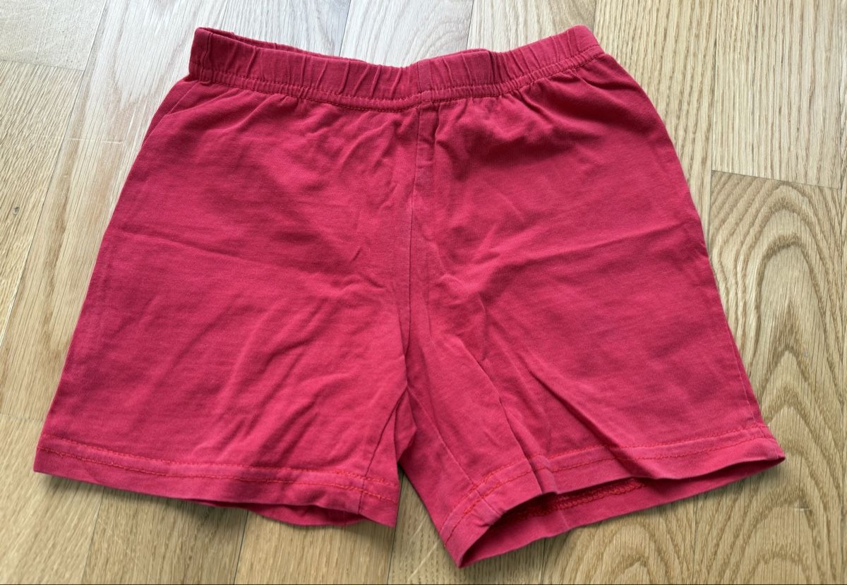 Pantaloni: Disney - Short rouge, taille 2-3 ans – Nuovo (secondo la descrizione) da Genève venduto da valmath