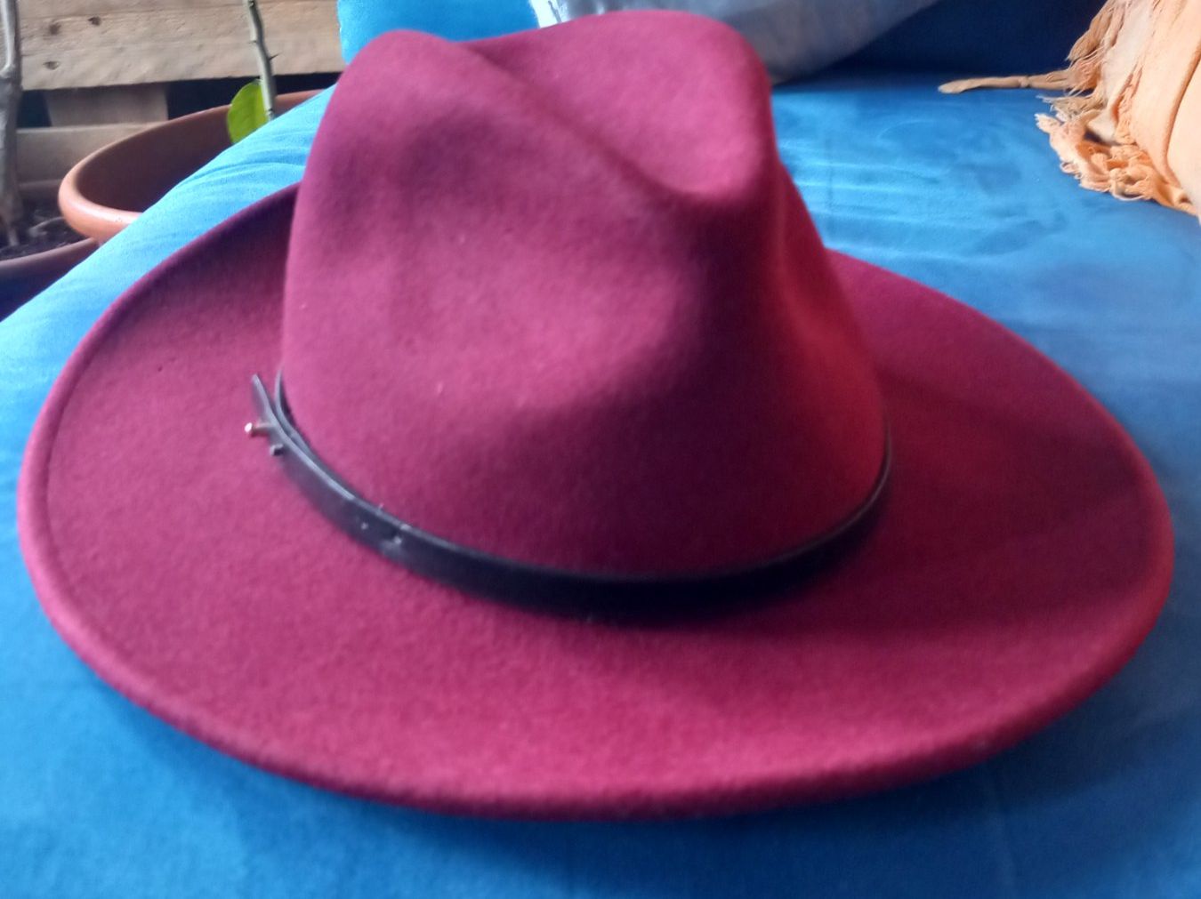 Copricapi, berretti & cappellini: Australian Burgundy Felt Fedora hat – Usato da Zürich venduto da aud_f2cx 1