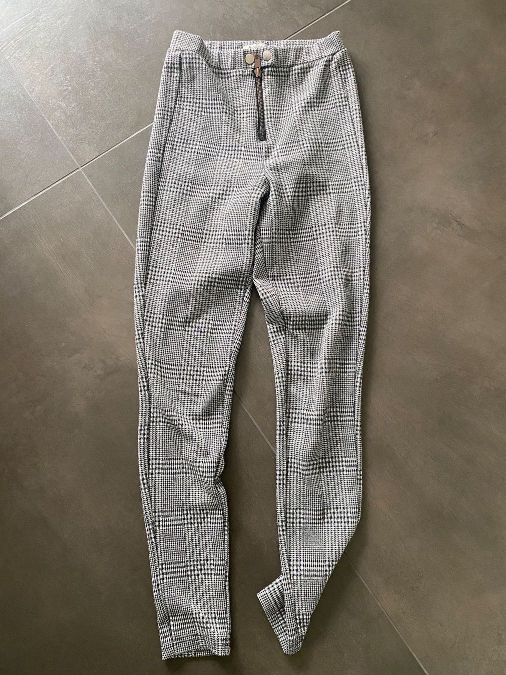 Calze & Collant: Stradivarius leggings T.32 – Usato da Delémont venduto da Ma_LoU.01