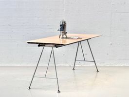 Atelier Alinea Bürotisch mit Metallgestell