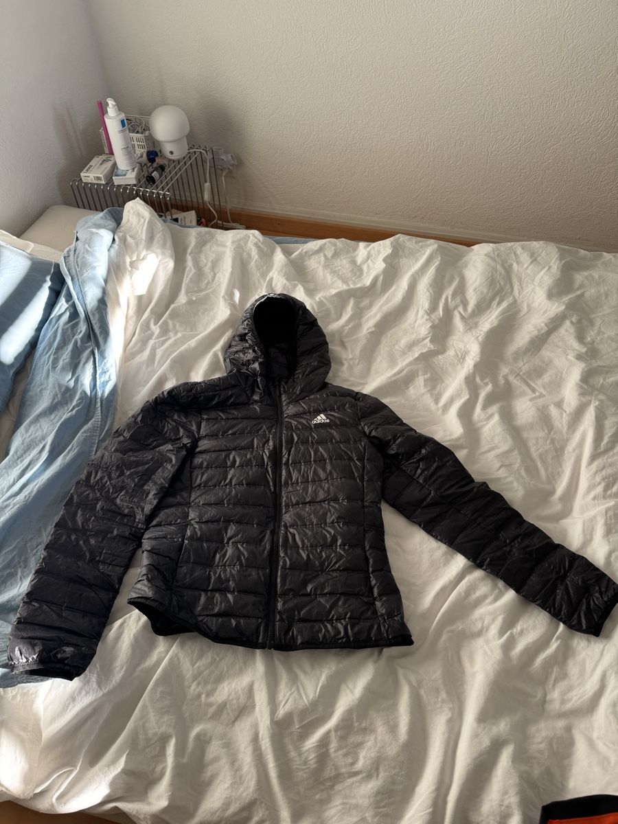 Adidas Vestes: Adidas Daunenjacke – D'occasion à Zürich par rxxel