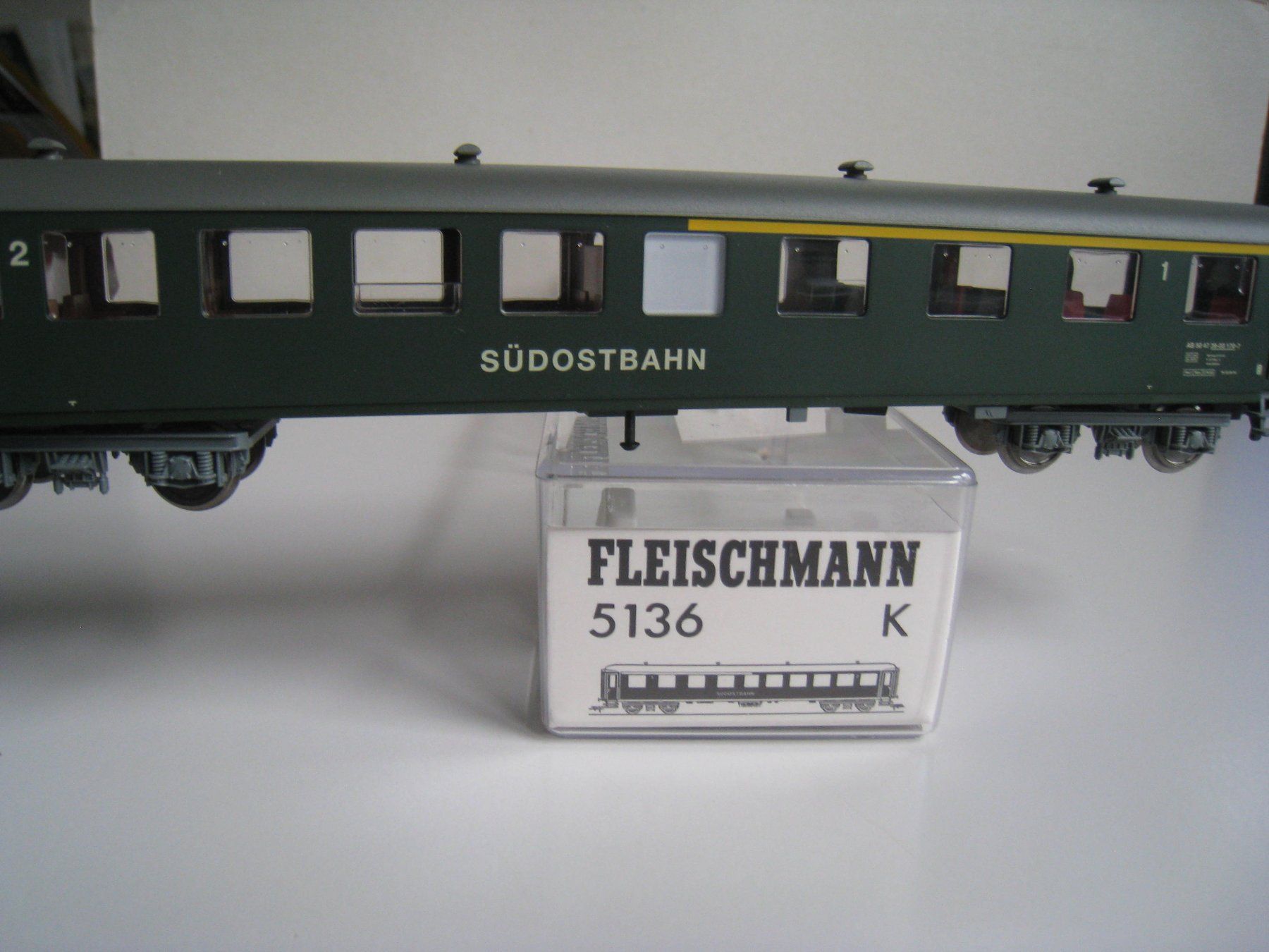 Fleischmann Modellini di ferrovie: Fleischmann, SOB-Stahlwagen 1/2. Klasse 5136 – Usato da Buchs ZH venduto da swiss-train