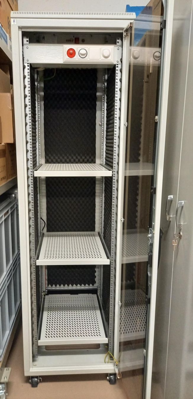 Racks & Cavalletti: RACK 19" 44HE PER STUDIO AUDIO-VIDEO, SERVER, INSONORIZZATO – Nuovo e nell'imballaggio originale da Porza venduto da alba55 2