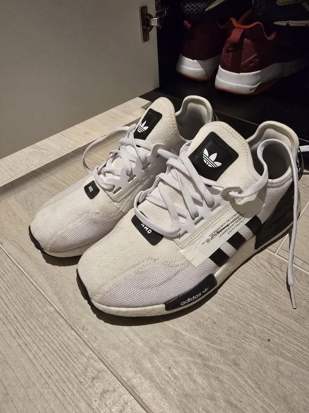 Adidas Scarpe da uomo: Adidas NMD V2 White Size 41 1/3 – Usato da Dompierre FR venduto da Naitcir