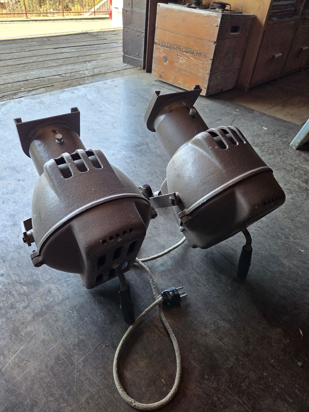 Lampade: Bühnenscheinwerfer – Usato da Herisau venduto da Strahlkraft 1