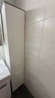 Badezimmerschrank hochglanzweiss mit Ablagen und Schublade