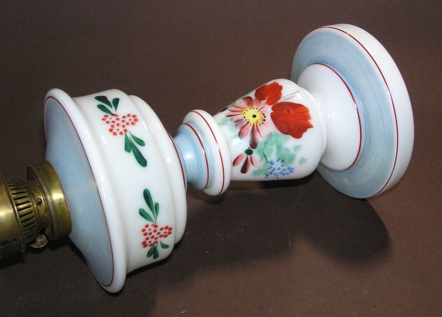 Lampade: Dekorative antike Petroleumlampe Opalglas 19.Jh. – Usato da Grenchen venduto da Antique-hunter 4