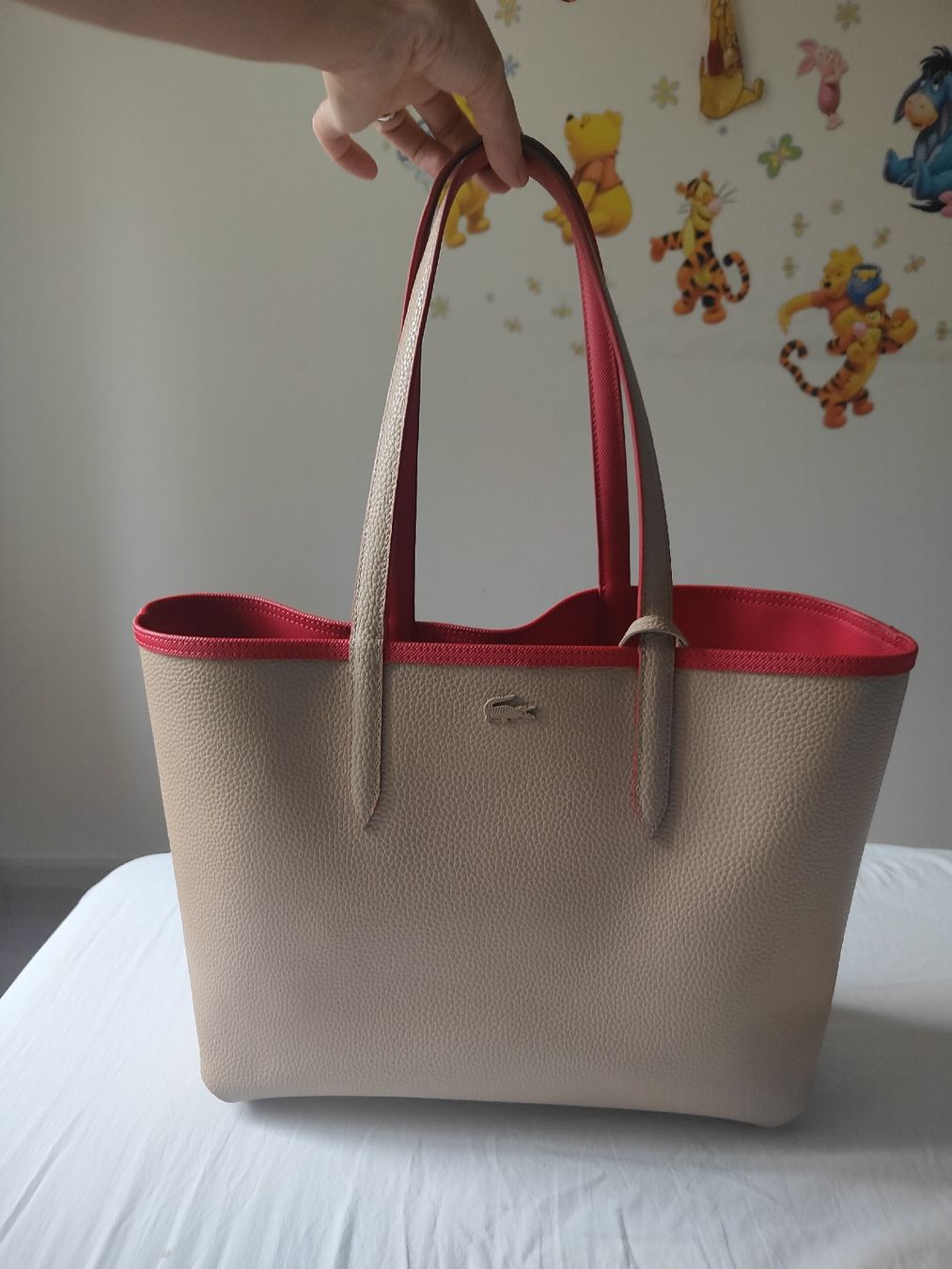 Lacoste Taschen für Damen: Sac cabas Lacoste réversible beige et rouge. – Neu (gemäss Beschreibung) aus Biel/Bienne von Edi5Roli3