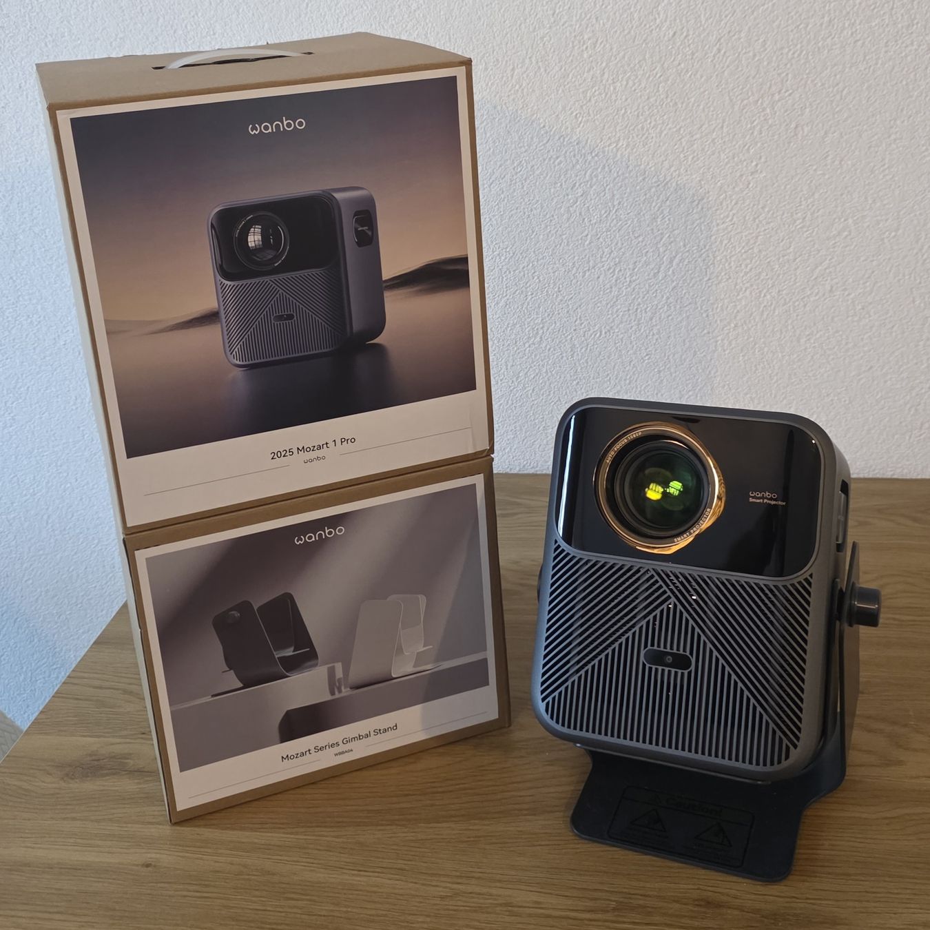 Appareils TV: Projector Mozart 1 Pro + Support – Neuf (Voir description) à Sierre par IINeFaII