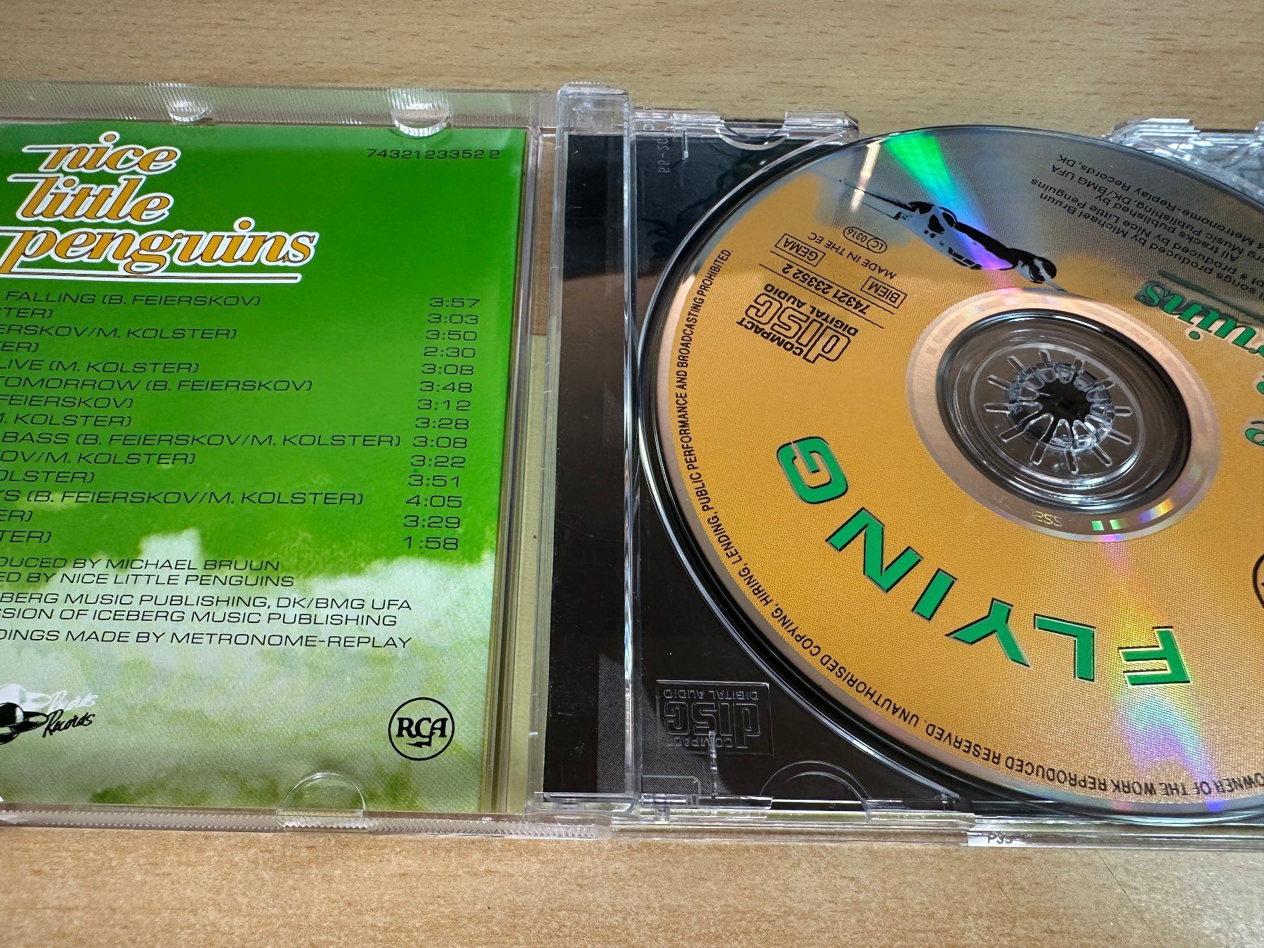CD: H1 Nice Little Penguins – Flying – Usato da Rikon im Tösstal venduto da Alpenmutz 2
