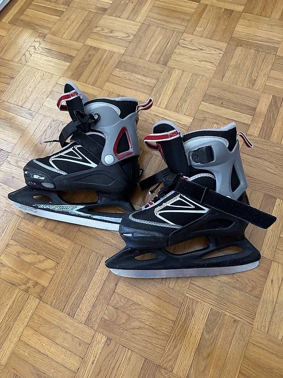Patins à glace: Pattini da ghiaccio – D'occasion à Locarno par nat_5n9s